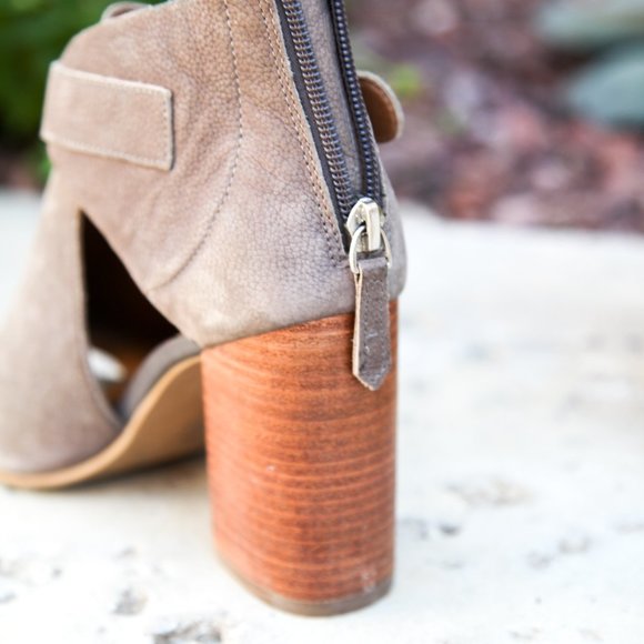 10th and Union Open Toe Block Heel Bootie - Picture 3 of 4